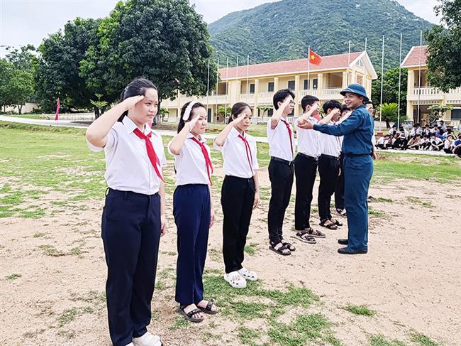 trung-doan-274-to-chuc-chuong-trinh-trai-nghiem-he-“mot-ngay-lam-chien-si-phong-khong-khong-quan”