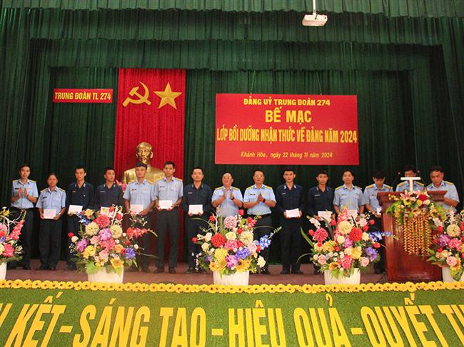 trung-doan-274-to-chuc-lop-boi-duong-nhan-thuc-ve-dang-nam-2024