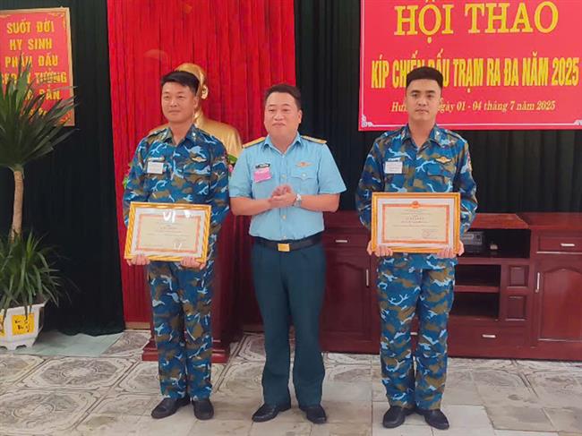 trung-doan-295-to-chuc-hoi-thao-kip-chien-dau-tram-ra-da-nam-2025