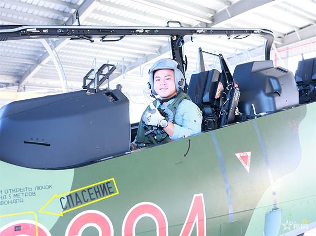 trung-doan-910-to-chuc-tha-bay-don-cho-cac-hoc-vien-dau-tien-khoa-49