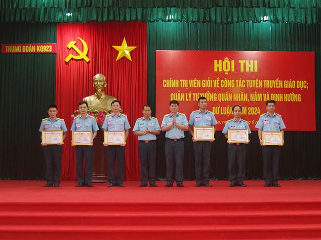 trung-doan-923-to-chuc-hoi-thi-chinh-tri-vien-gioi-nam-2024