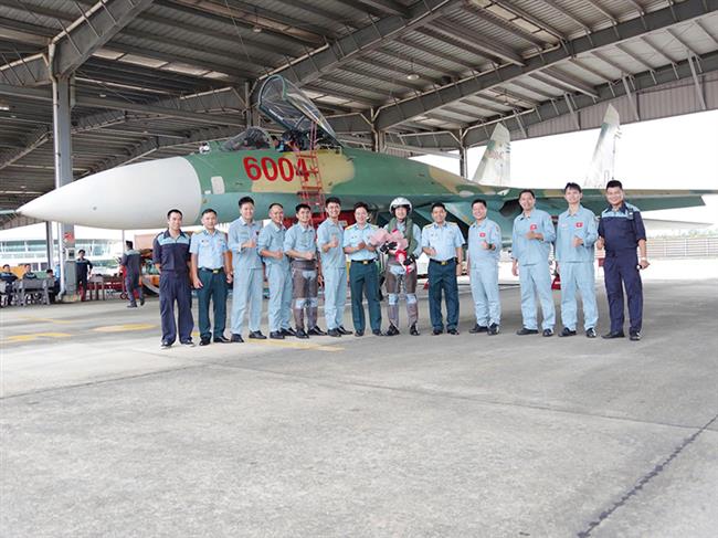 trung-doan-925-hoan-thanh-tot-nhiem-vu-tha-bay-don-cho-phi-cong-chuyen-loai