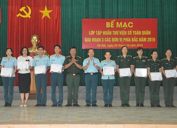 trung-tam-thong-tin-khoa-hoc-quan-su-bo-quoc-phong-to-chuc-tap-huan-thu-vien-so-toan-quan