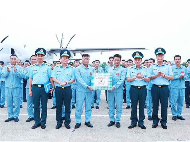 trung-tuong-tran-ngoc-quyen-chinh-uy-quan-chung-phong-khong-khong-quan-tham-kiem-tra-dong-vien-cac-luc-luong-thuc-hien-nhiem-vu-a80