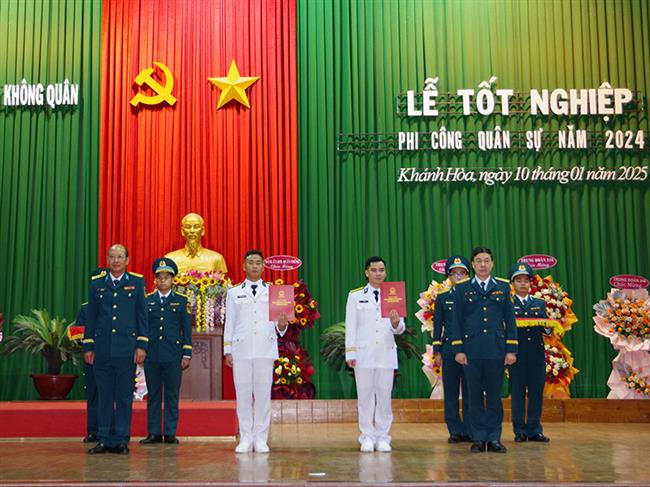 truong-si-quan-khong-quan-to-chuc-le-tot-nghiep-phi-cong-quan-su-nam-2024