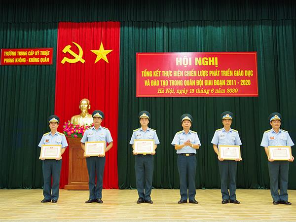 truong-trung-cap-ky-thuat-phong-khong-khong-quan-tong-ket-thuc-hien-chien-luoc-phat-trien-giao-duc-va-dao-tao-trong-quan-doi-giai-doan-2011-2020