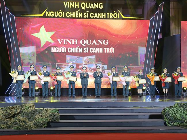 vinh-quang-nguoi-chien-si-canh-troi