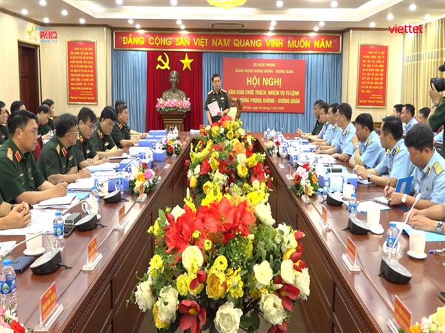 bo-truong-bo-quoc-phong-chu-tri-hoi-nghi-ban-giao-chuc-trach-nhiem-vu-tu-lenh-quan-chung-pk-kq