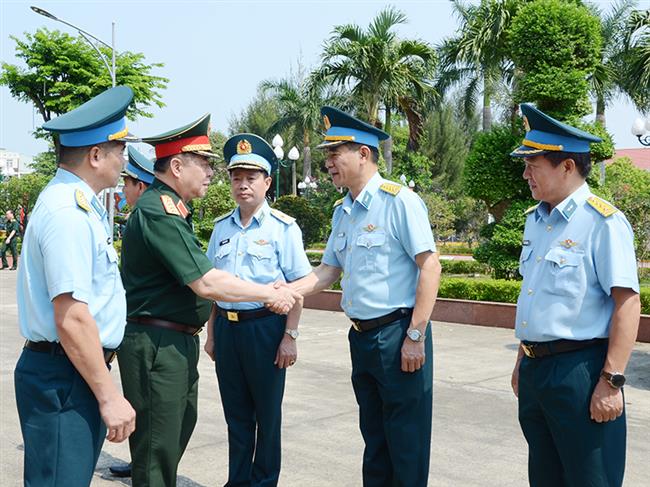 dai-tuong-nguyen-trong-nghia-chu-nhiem-tong-cuc-chinh-tri-quan-doi-nhan-dan-viet-nam-tham-va-lam-viec-tai-su-doan-khong-quan-372