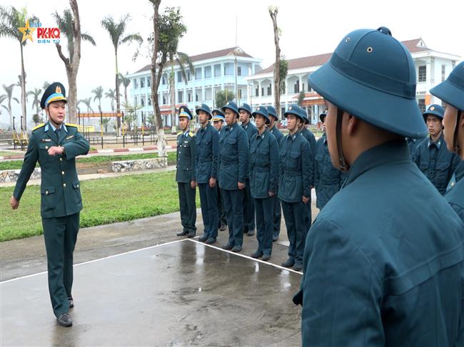 de-chien-si-moi-hoa-nhap-nhanh-voi-moi-truong-quan-ngu