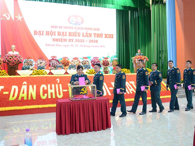 ghi-nhan-tu-dai-hoi-dai-bieu-dang-bo-truong-si-quan-khong-quan-nhiem-ky-2025-2030
