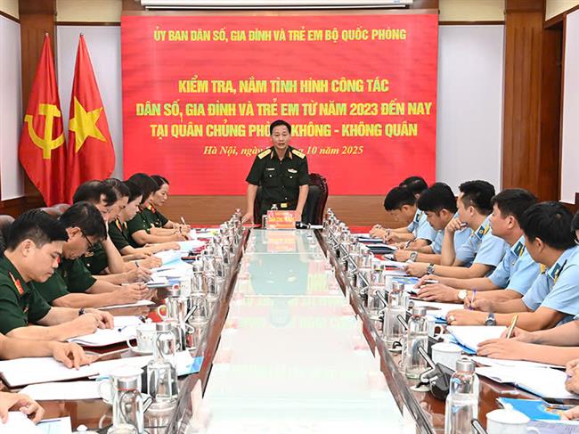kiem-tra-cong-tac-dan-so-gia-dinh-va-tre-em-quan-chung-phong-khong-khong-quan