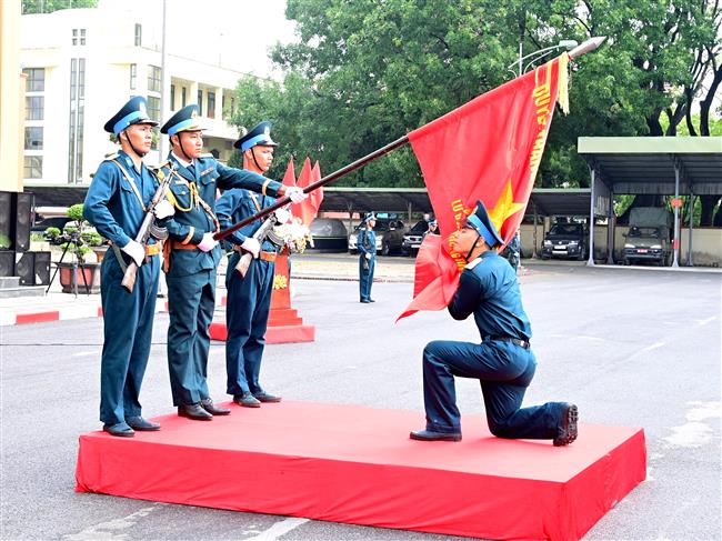 lu-doan-thong-tin-26-to-chuc-le-tuyen-the-chien-si-moi-nam-2025