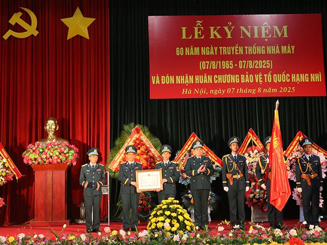 nha-may-z119-ky-niem-60-nam-ngay-truyen-thong-va-don-nhan-huan-chuong-bao-ve-to-quoc-hang-nhi
