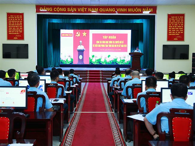 quan-chung-phong-khong-khong-quan-tap-huan-cong-tac-cong-nghe-thong-tin-chuyen-doi-so-va-trien-khai-phong-trao-“binh-dan-hoc-vu-so”-nam-2025