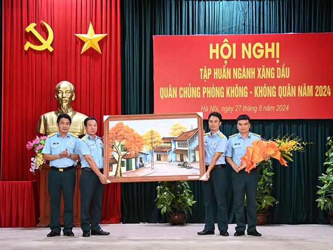 quan-chung-phong-khong-khong-quan-to-chuc-hoi-nghi-tap-huan-nganh-xang-dau-nam-2024