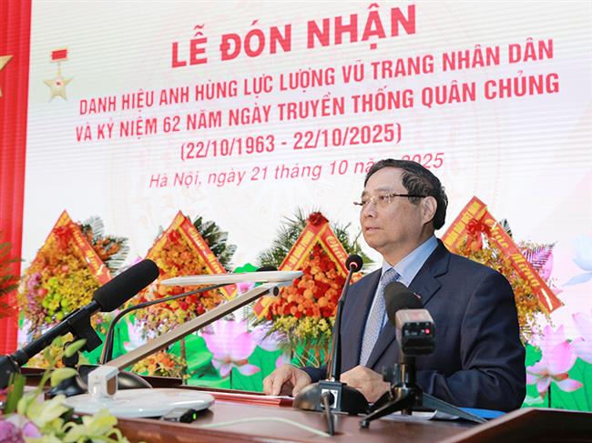 quan-chung-phong-khong-khong-quan-to-chuc-le-don-nhan-danh-hieu-anh-hung-luc-luong-vu-trang-nhan-dan-va-ky-niem-62-nam-ngay-truyen-thong