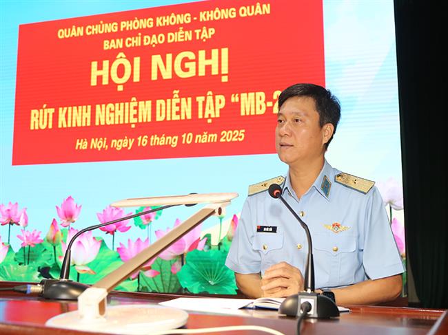 quan-chung-phong-khong-khong-quan-to-chuc-thanh-cong-dien-tap-“mb-25”