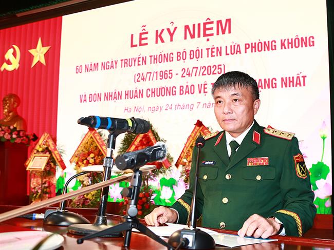 quan-chung-pk-kq-to-chuc-le-ky-niem-60-nam-ngay-truyen-thong-bo-doi-ten-lua-phong-khong-24-7-1965-24-7-2025-va-don-nhan-huan-chuong-bao-ve-to-quoc-hang-nhat