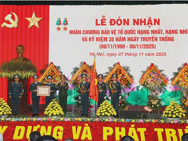 tong-cong-ty-acc-va-cong-ty-adcc-to-chuc-le-don-nhan-huan-chuong-bao-ve-to-quoc-hang-nhat-hang-nhi-ky-va-niem-35-nam-ngay-truyen-thong
