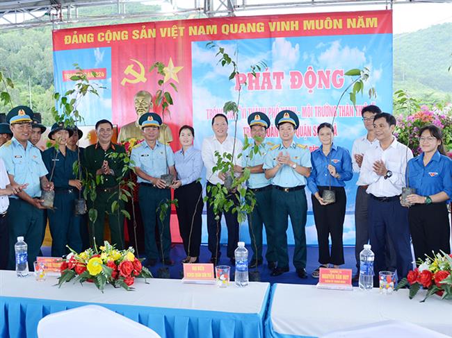 trung-doan-224-to-chuc-phat-dong-trong-cay-“vi-thanh-pho-xanh-moi-truong-than-thien”