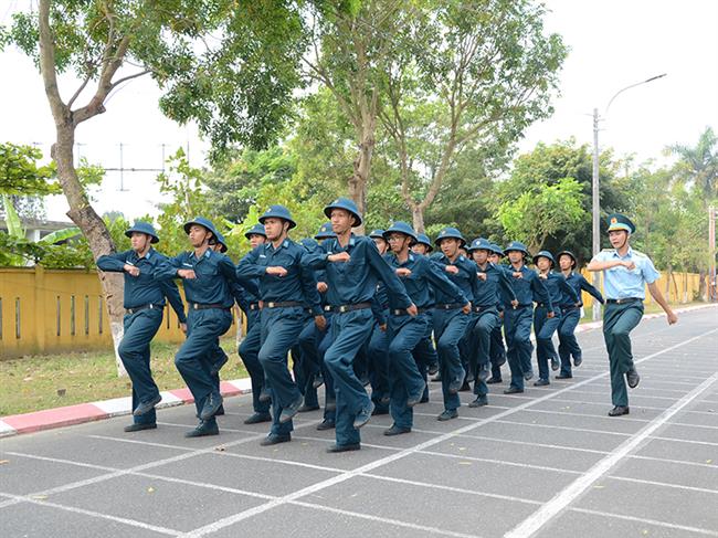 tung-buoc-truong-thanh-trong-moi-truong-quan-ngu