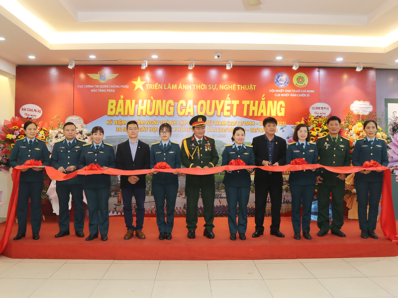 Khai mạc Triển l&atilde;m ảnh thời sự, nghệ thuật &ldquo;Bản h&ugrave;ng ca quyết thắng&rdquo;