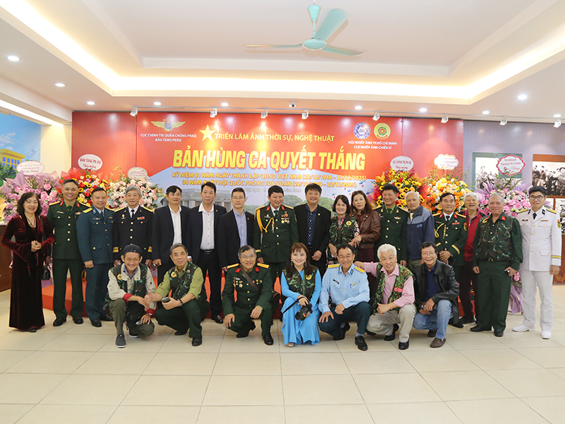 Khai mạc Triển l&atilde;m ảnh thời sự, nghệ thuật &ldquo;Bản h&ugrave;ng ca quyết thắng&rdquo;