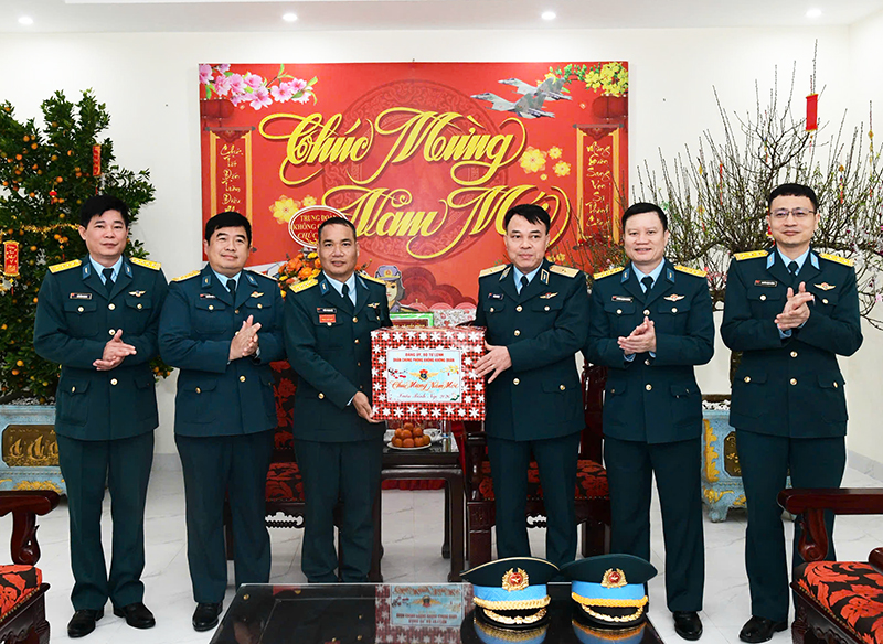 Tổng cục Chính trị Quân đội nhân dân Việt Nam kiểm tra, chúc Tết Trung đoàn 923