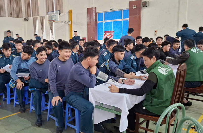 Học viện Phòng không - Không quân phối hợp Bệnh viện Trung ương Quân đội 108 tổ chức Ngày hội hiến máu tình nguyện