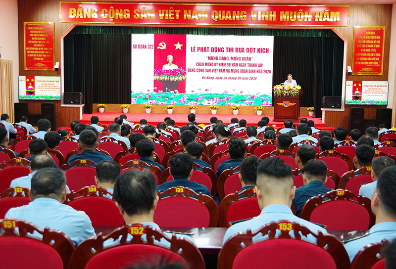 Sư đo&agrave;n 372 tổ chức Lễ ph&aacute;t động đợt thi đua đột k&iacute;ch &ldquo;Mừng Đảng, mừng Xu&acirc;n&rdquo;