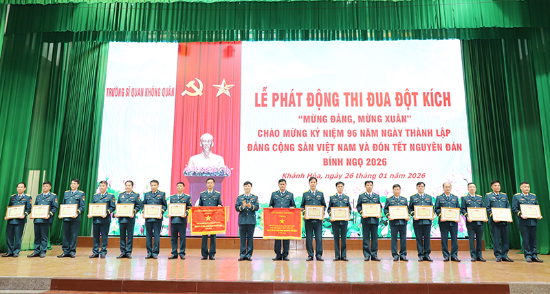 Trường Sĩ quan Không quân tổ chức Lễ phát động thi đua đột kích “Mừng Đảng, mừng Xuân”