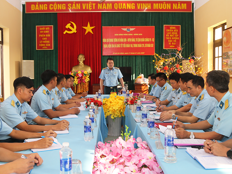 Tư lệnh Quân chủng Phòng không - Không quân kiểm tra, chúc Tết các đơn vị thuộc Sư đoàn 367