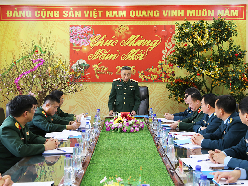 Tổng Cục Ch&iacute;nh trị Qu&acirc;n đội nh&acirc;n d&acirc;n Việt Nam kiểm tra c&ocirc;ng t&aacute;c sẵn s&agrave;ng chiến đấu tại Trung đo&agrave;n 213