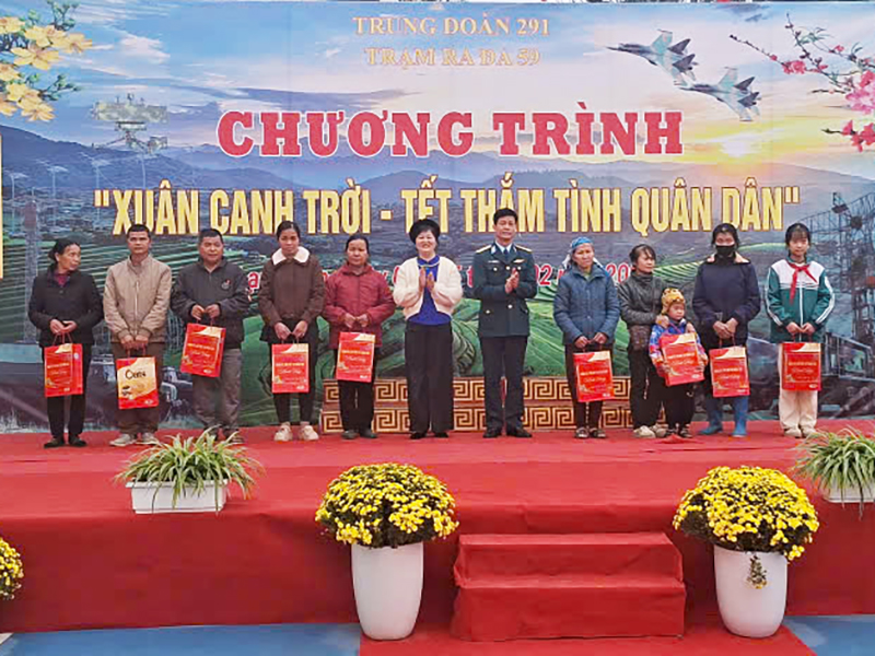 Trung đo&agrave;n Ra đa 291 tổ chức Chương tr&igrave;nh &ldquo;Xu&acirc;n canh trời - Tết thắm t&igrave;nh qu&acirc;n d&acirc;n&rdquo;