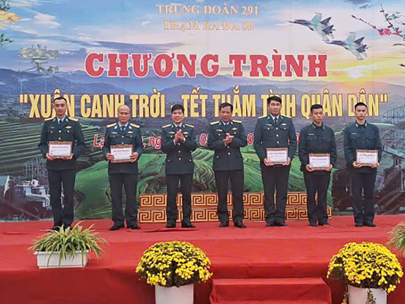 Trung đo&agrave;n Ra đa 291 tổ chức Chương tr&igrave;nh &ldquo;Xu&acirc;n canh trời - Tết thắm t&igrave;nh qu&acirc;n d&acirc;n&rdquo;