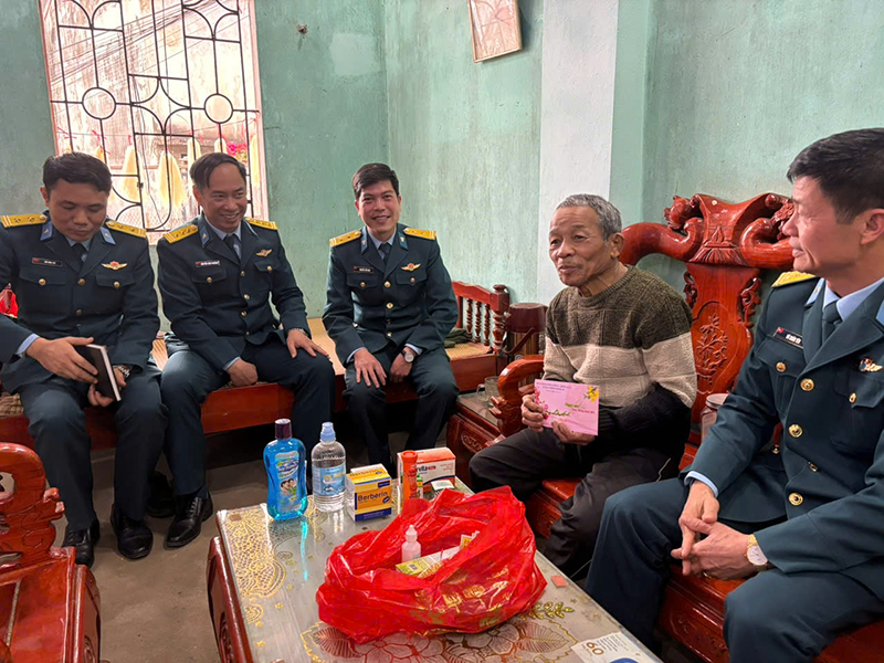 Trung đo&agrave;n Ra đa 291 tổ chức Chương tr&igrave;nh &ldquo;Xu&acirc;n canh trời - Tết thắm t&igrave;nh qu&acirc;n d&acirc;n&rdquo;