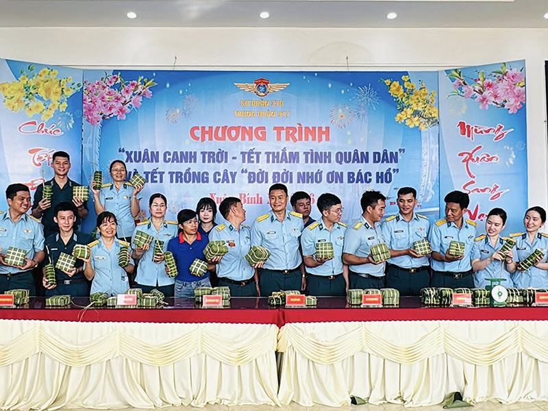 Vui Xu&acirc;n, đ&oacute;n Tết ở Trung đo&agrave;n 917