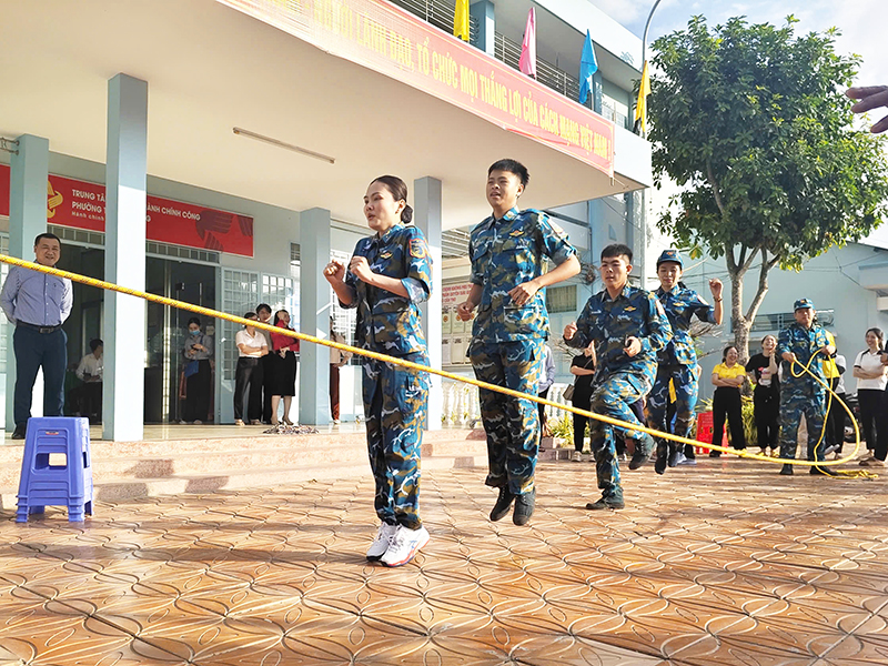 Vui Xu&acirc;n, đ&oacute;n Tết ở Trung đo&agrave;n 917