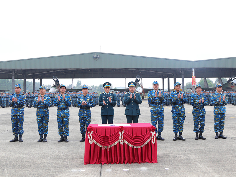 Thượng tướng Nguyễn Trường Thắng - Thứ trưởng Bộ Quốc ph&ograve;ng dự Lễ ra qu&acirc;n huấn luyện năm 2026 tại Trung đo&agrave;n 927