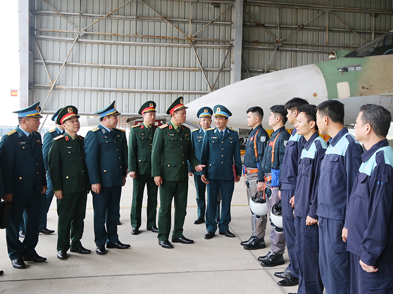 Thượng tướng Nguyễn Trường Thắng - Thứ trưởng Bộ Quốc ph&ograve;ng dự Lễ ra qu&acirc;n huấn luyện năm 2026 tại Trung đo&agrave;n 927