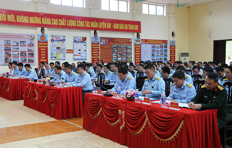 Qu&acirc;n chủng Ph&ograve;ng kh&ocirc;ng - Kh&ocirc;ng qu&acirc;n Khai mạc tập huấn c&ocirc;ng t&aacute;c huấn luyện bay, bảo đảm an to&agrave;n bay v&agrave; tổ chức ban bay mẫu năm 2026