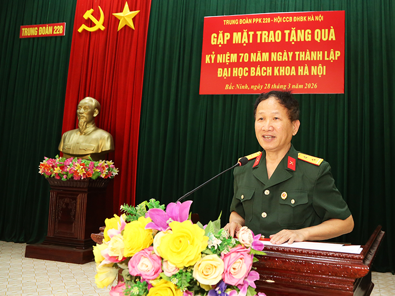 Hội cựu Chiến binh Đại học Bách khoa Hà Nội gặp mặt trao tặng quà cán bộ, chiến sĩ Trung đoàn 228