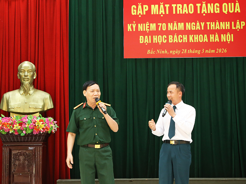Hội cựu Chiến binh Đại học Bách khoa Hà Nội gặp mặt trao tặng quà cán bộ, chiến sĩ Trung đoàn 228