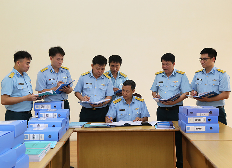 Qu&acirc;n chủng Ph&ograve;ng kh&ocirc;ng - Kh&ocirc;ng qu&acirc;n kiểm tra Học viện Ph&ograve;ng kh&ocirc;ng - Kh&ocirc;ng qu&acirc;n