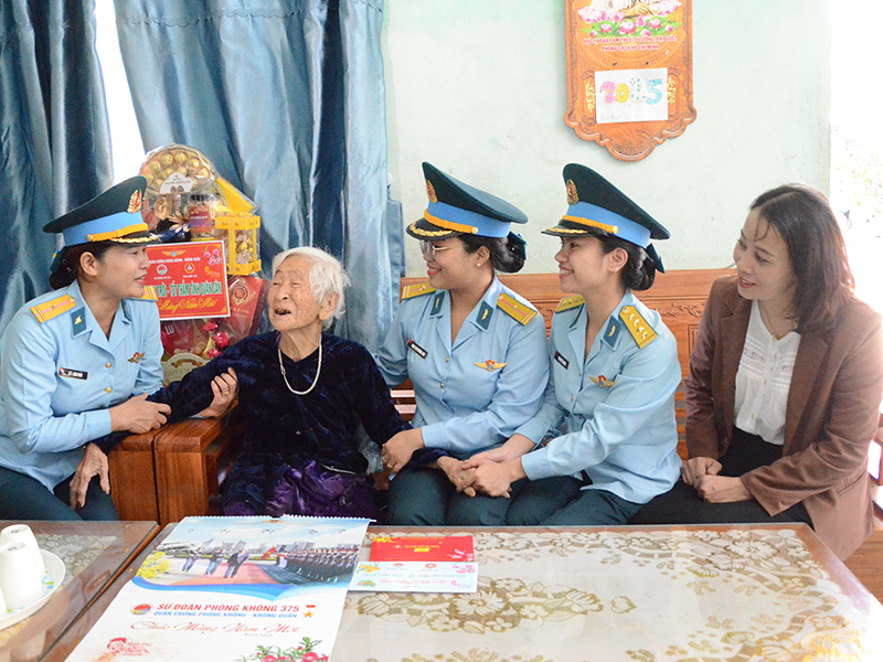 Hội Phụ nữ Nh&agrave; m&aacute;y A32 lan tỏa y&ecirc;u thương v&igrave; cộng đồng