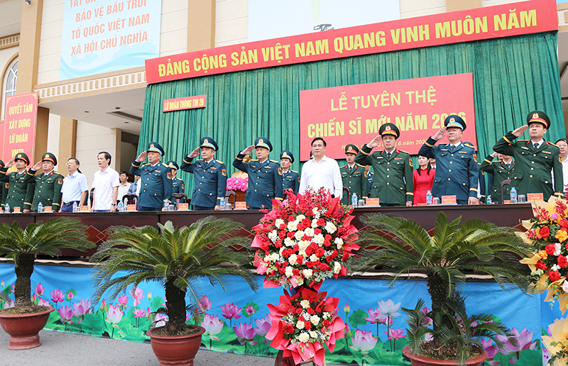 C&aacute;c đơn vị trong Qu&acirc;n chủng Ph&ograve;ng kh&ocirc;ng - Kh&ocirc;ng qu&acirc;n tổ chức Lễ tuy&ecirc;n thệ chiến sĩ mới năm 2026