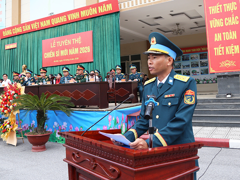 C&aacute;c đơn vị trong Qu&acirc;n chủng Ph&ograve;ng kh&ocirc;ng - Kh&ocirc;ng qu&acirc;n tổ chức Lễ tuy&ecirc;n thệ chiến sĩ mới năm 2026