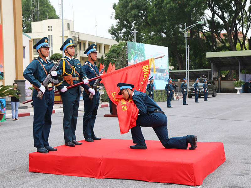 C&aacute;c đơn vị trong Qu&acirc;n chủng Ph&ograve;ng kh&ocirc;ng - Kh&ocirc;ng qu&acirc;n tổ chức Lễ tuy&ecirc;n thệ chiến sĩ mới năm 2026