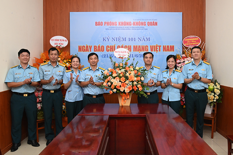 Các cơ quan, đơn vị trong Quân chủng Phòng không-Không quân chúc mừng Báo PK-KQ nhân dịp kỷ niệm 101 năm Ngày Báo chí Cách mạng Việt Nam
